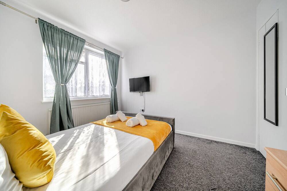 Stylish 3-bed house with garden, off-street parking & fast London access in Bexley, Londres