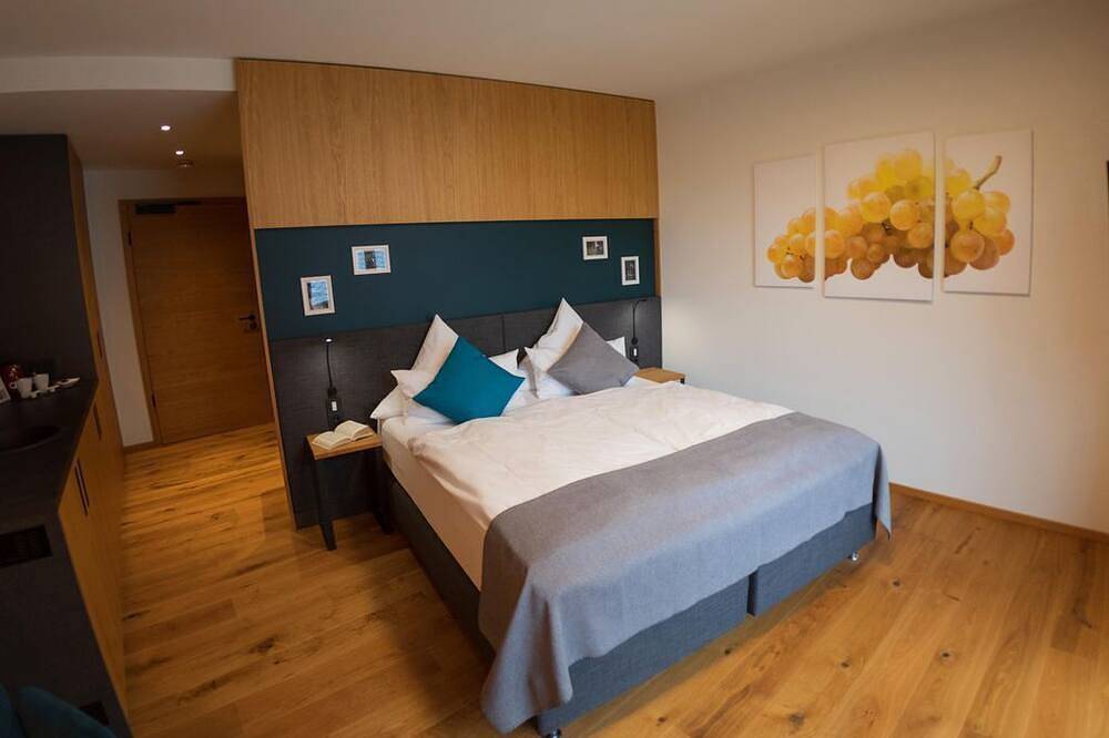 \"Kirchlay\" comfort room - Riesling district Mosel Wein Hotel in Kröv, Bernkastel-Kues region