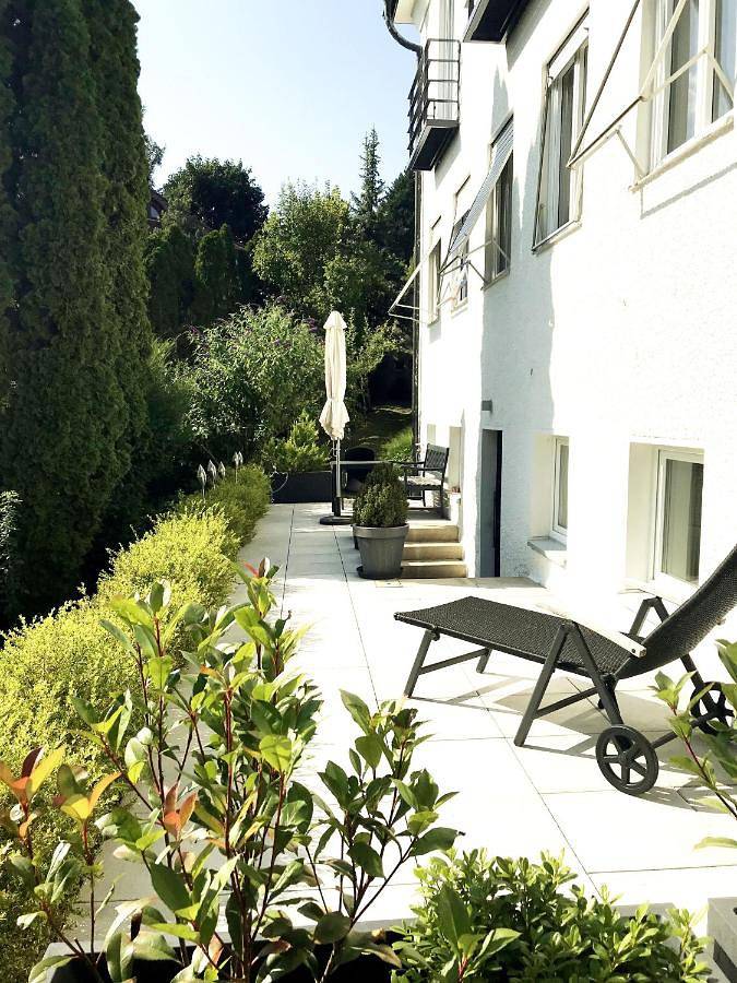 Ferienwohnung für 2 Personen, mit Terrasse und Garten sowie Ausblick in Reutlingen