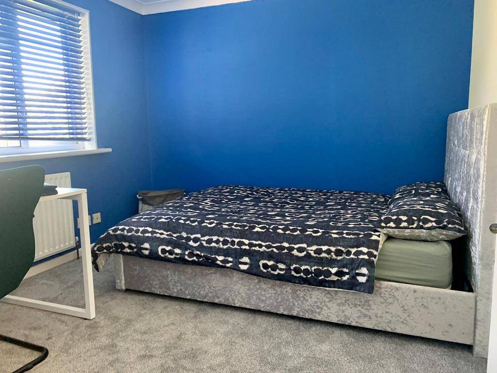6-Bed House-Reading-Sleeps12-Towncentre in Earley, Berkshire