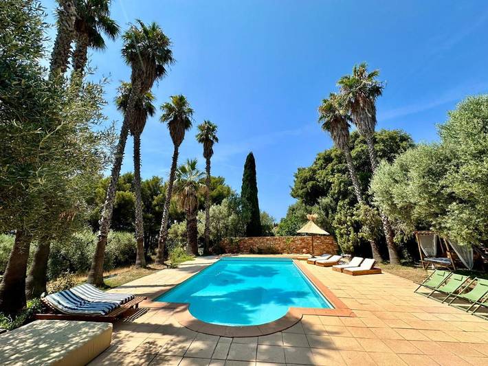 Villa voor 10 personen, with uitzicht and tuin as well as zwembad and balkon in La Ciotat