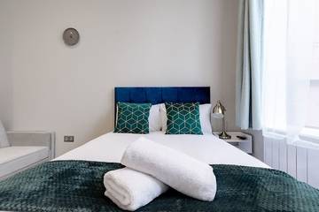 Bed And Breakfast for 3 Guests in London, South East England, Picture 2