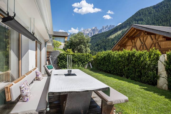 Apartamento inteiro, Apartamento 'Residence Latemarblick' com vista para a montanha, terraço privado e acesso Wi-Fi in Nova Levante, Dolomiti Superski