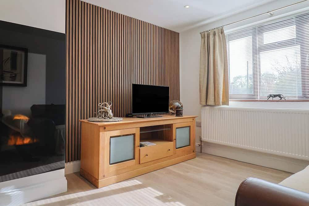 Arum, pet friendly, character holiday cottage in Easton, Portland in Easton (Portland), Isle of Portland