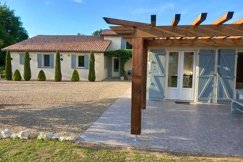 Maison de vacances rurale accueillante pour les familles avec piscine privée et vignoble limitrophe. in Saint-Astier, Région de Marmande