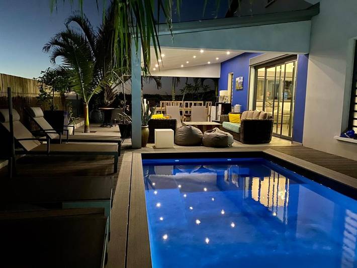 Gîte pour 2 personnes, avec jardin ainsi que piscine et jacuzzi aux Avirons - 2