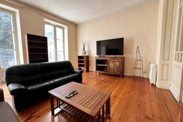 Gîte pour 4 personnes, avec balcon à Bourg