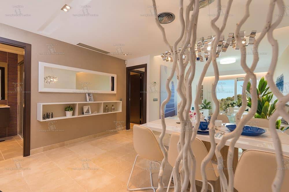 Apartamento entero, Nuevo apartamento con piscina, gimnasio y excelentes vistas al mar cerca de Marbella Elviria in Ojén, Sierra de las Nieves