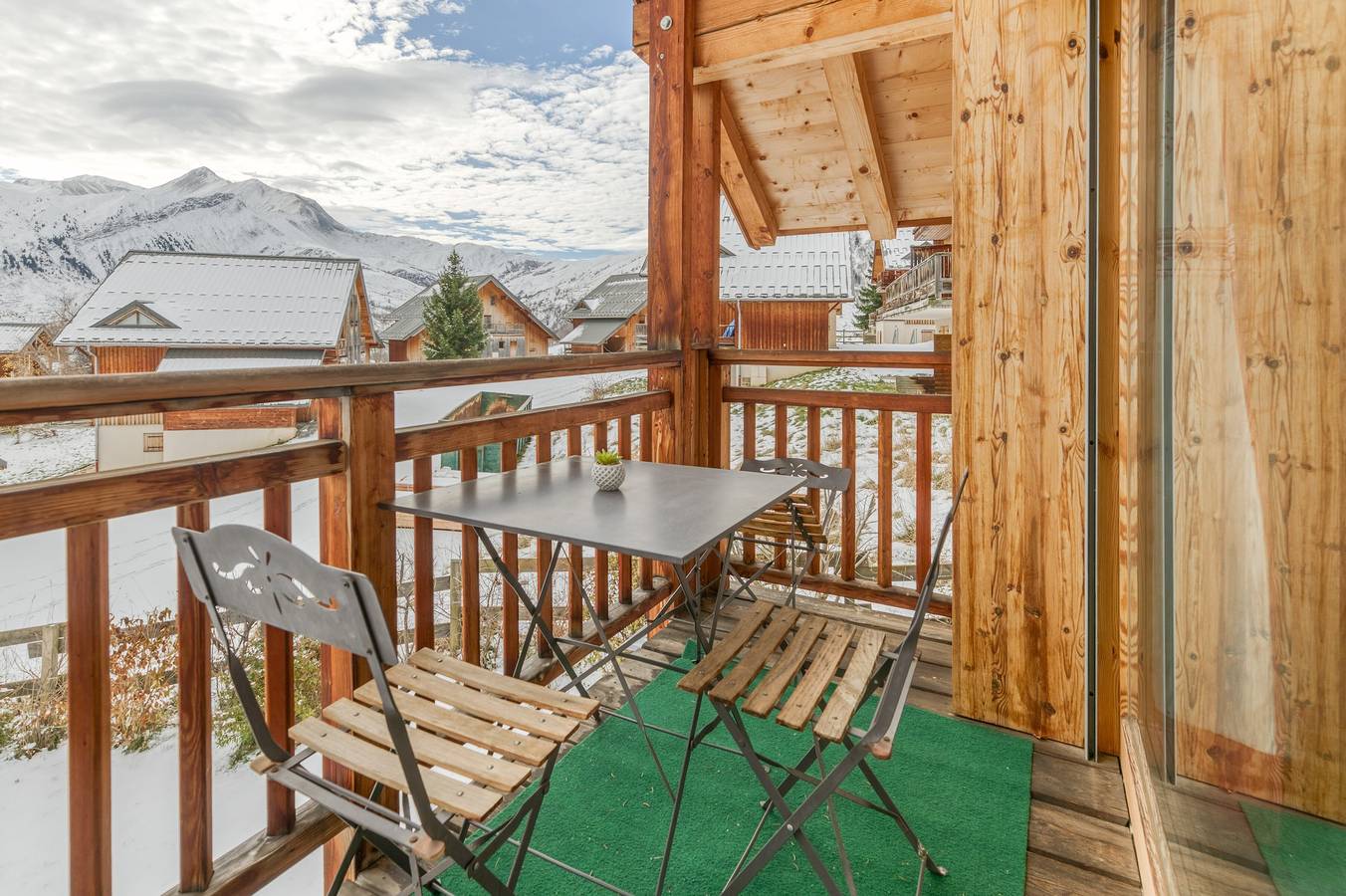 Ganze Wohnung, Ferienwohnung 'Le Dahut' mit Bergblick, Gemeinschaftsterrasse und Wi-Fi in Saint-Jean-d'Arves, Region Saint-Jean-de-Maurienne