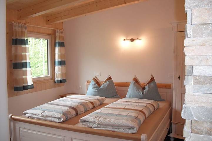 Ferienwohnung für 3 Personen, mit Pool und Garten sowie Balkon, mit Haustier in Naturns