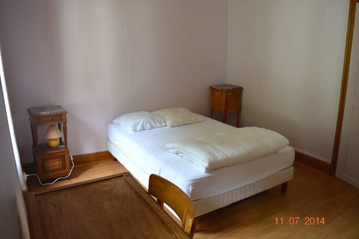 Ganze Wohnung, Apartment 'Jusqu'a 8 Schlafplätze' mit privater Terrasse und gemeinsamem Garten in Pontgibaud, Regionaler Naturpark Volcans d'Auvergne