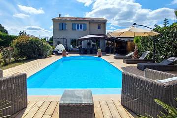 Cottage pour 8 personnes, avec terrasse ainsi que jardin et jacuzzi à Le Taillan-Médoc