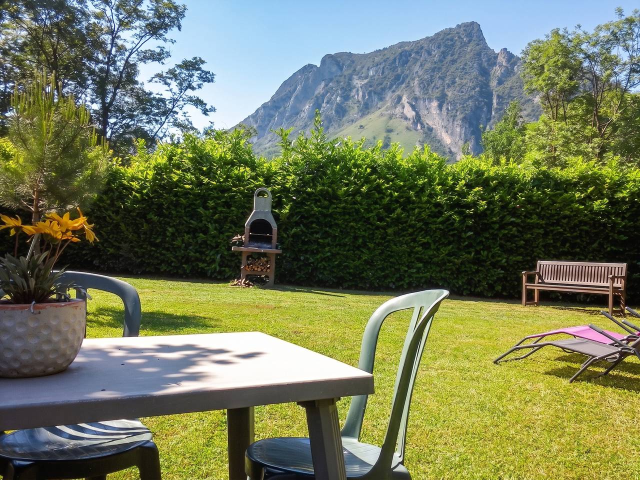 Chalet enchanteur à Tarascon-sur-Ariège avec vue sur montagne in Tarascon-sur-Ariège, Ariège