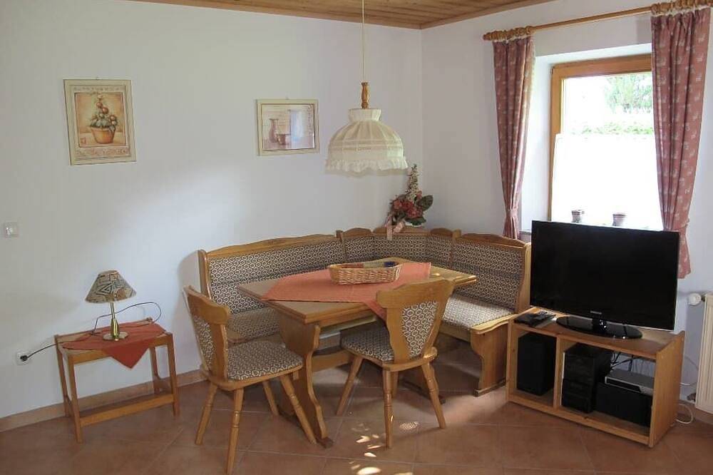 Ganze Wohnung, 50qm große 2-Zimmer Ferienwohnung für bis zu 4 Personen in Haidmühle, Ostbayern