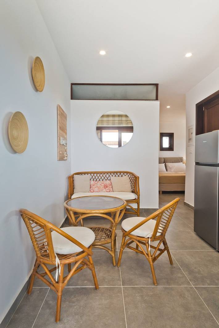 Location de vacances pour 2 personnes, avec vue sur l’océan ainsi que piscine et terrasse dans Karpathos - 3