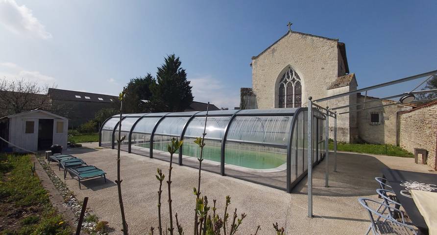 Gîte pour 2 personnes, avec jardin et jacuzzi ainsi que terrasse et piscine en Charente