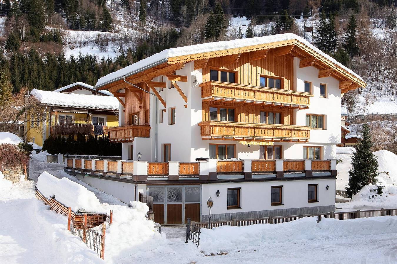 Ganze Ferienwohnung, Dreibettzimmer mit Dusche, Wc, Balkon in Lechtaler Alpen, Flirsch