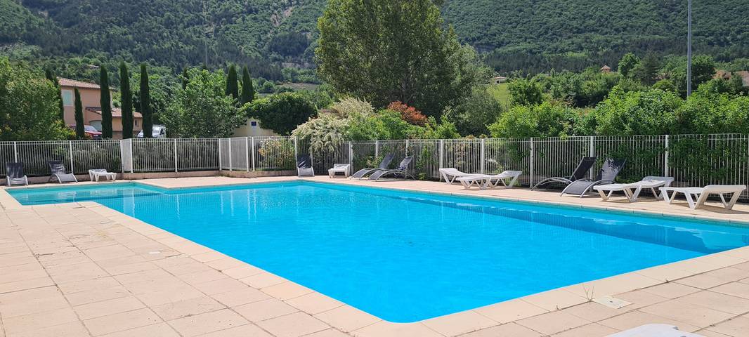 Appartement de vacances pour 4 personnes, avec piscine et jardin