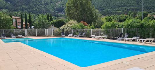Gîte pour 4 personnes, avec piscine et jardin à Montbrun-les-Bains