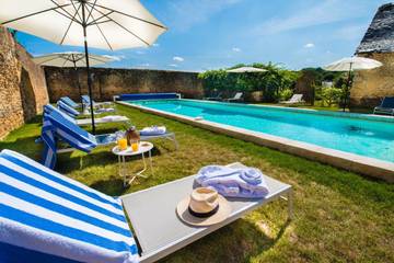 Hôtel pour 2 personnes, avec jardin ainsi que vue et piscine à Trangé