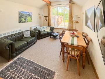 Cabin for 6 Guests in Sherwood Forest, Nottinghamshire, Picture 3