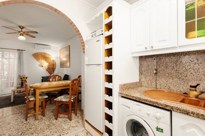 Casa Coral Beach with Sea View, Wi-Fi and Air Conditioning in Playa del Palo, Malaga