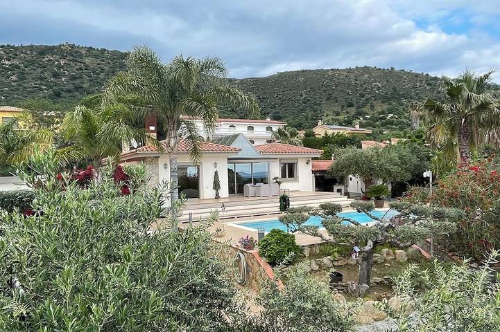 Villa for 9 people, with garden - 1