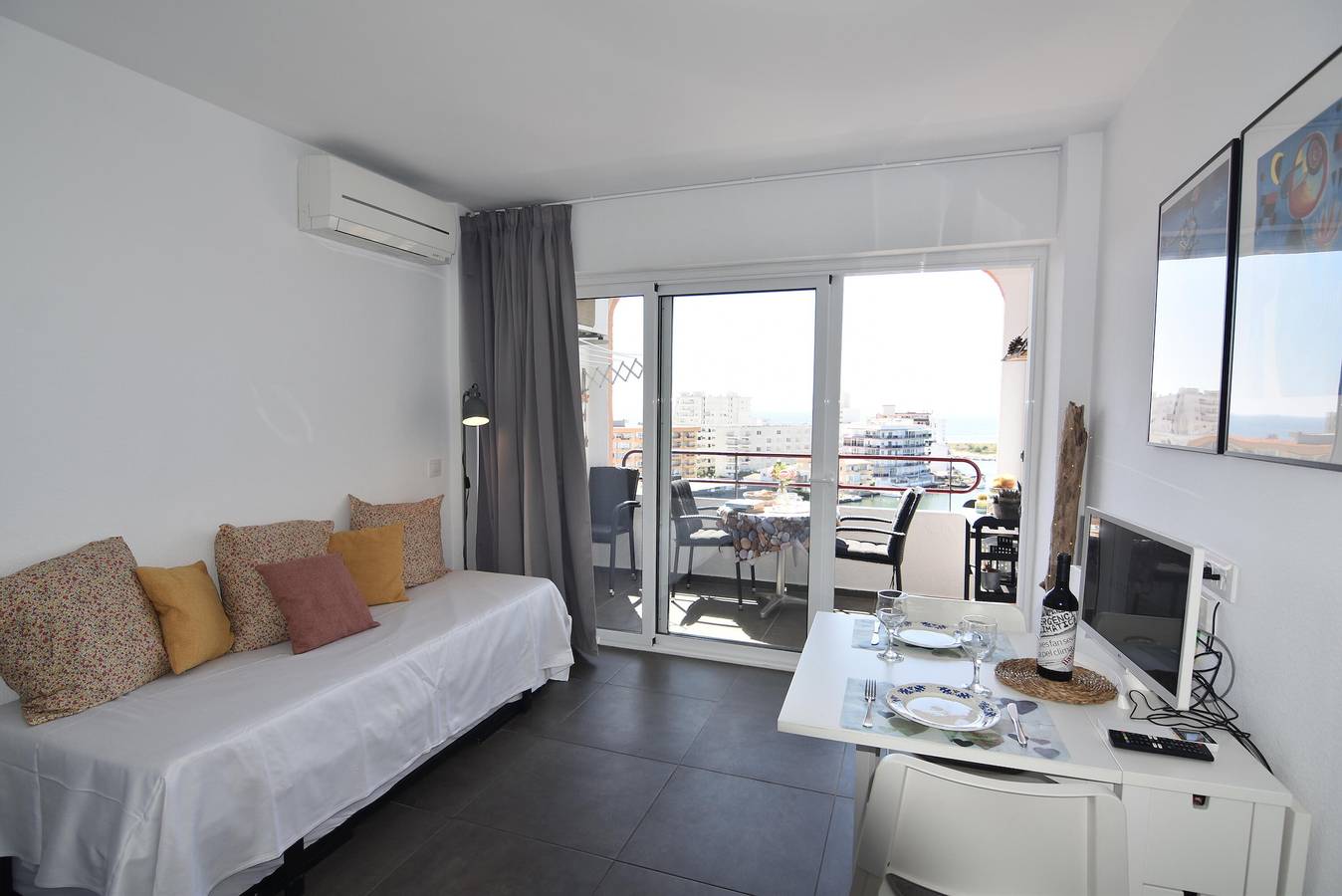 Estudio entero, Encantador estudio en alquiler en Roses, Costa Brava. Capacidad para 4 personas. Con piscina y con Wi-Fi gratuito. ¡Reserva ahora! in Santa Margarida, Roses