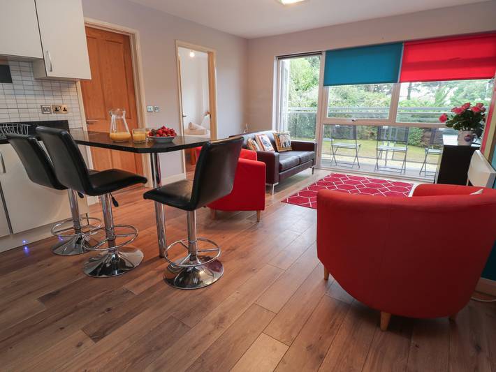 Ganze Wohnung, Ferienwohnung für 3 Personen mit Balkon in Sandbanks, Poole