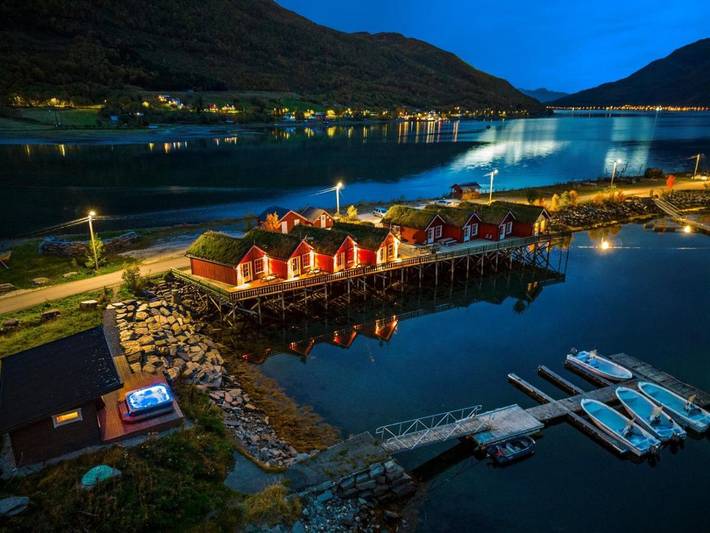 Lodge für 4 Personen, mit Balkon und Whirlpool sowie Terrasse und Garten in Troms