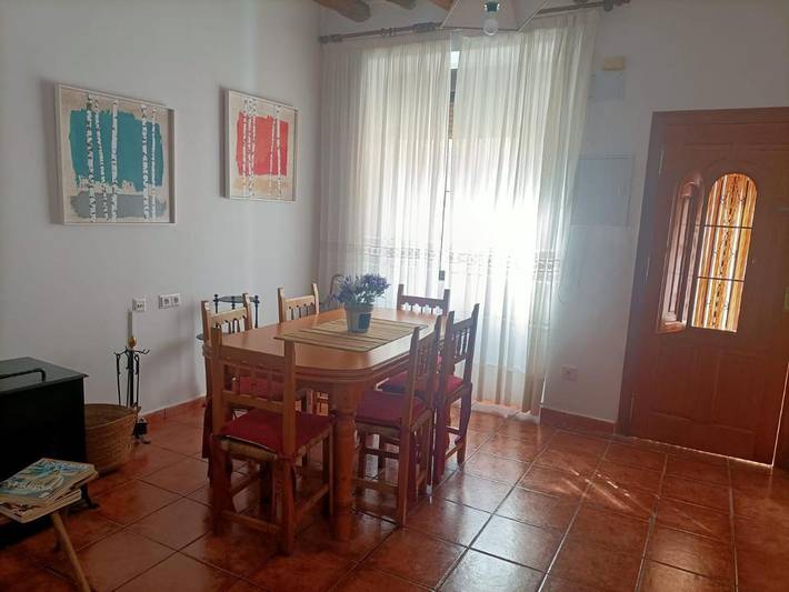 Gîte pour 8 personnes, avec jardin à Liétor