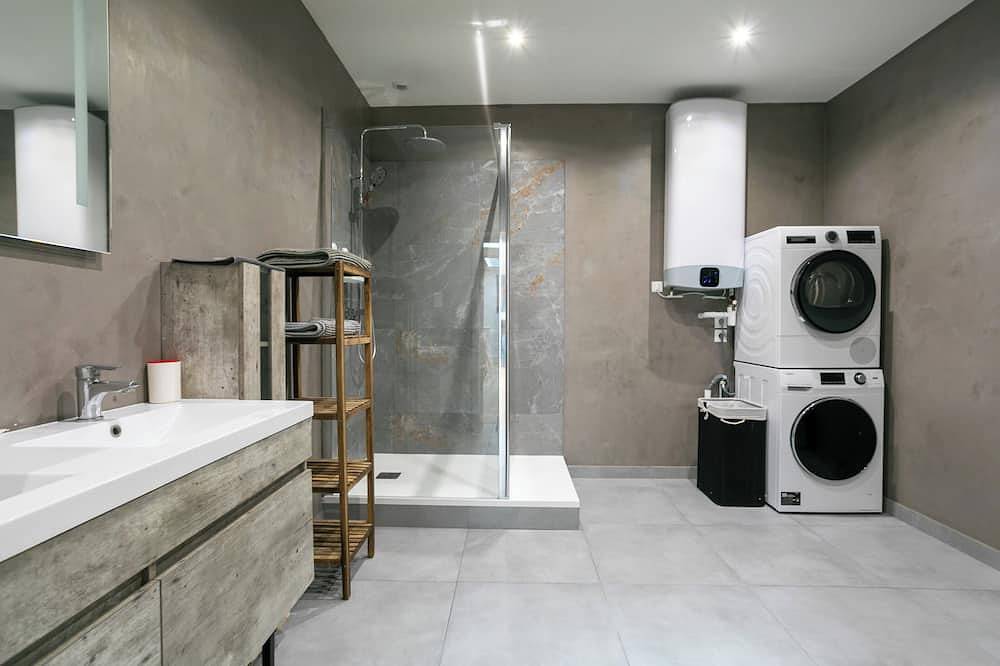 Entire apartment, Loft near métro north of Paris in Pantin, Seine-Saint-Denis