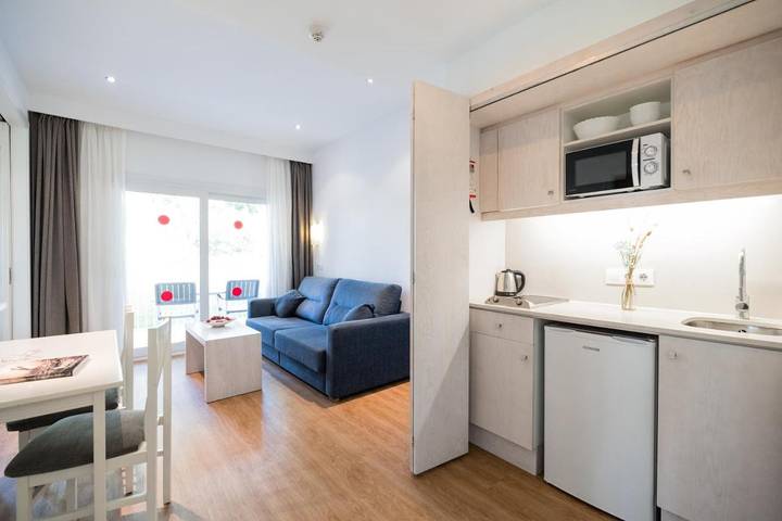 Ferienanlage für 3 Personen, mit Pool und Whirlpool sowie Garten in Spanien - 3