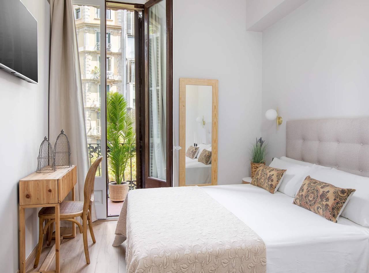 Mariet - Deluxe double room with balcony in Barcelona Centre, Barcelone