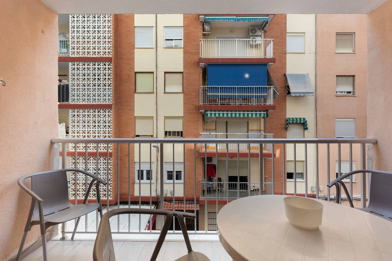 Apartamento entero, Apartamento 'Luz y Playa' con terraza privada, Wi-Fi y aire acondicionado in Cullera, Costa de Valencia