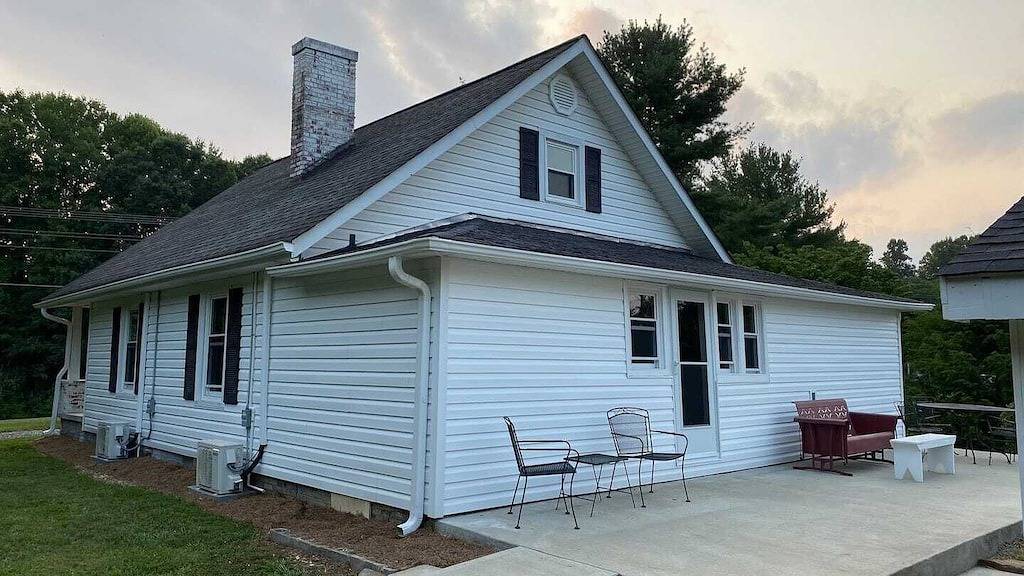 Bledsoe’s River Inn. Cottage in the heart of wine country near Mtns. & Mayberry in Surry County