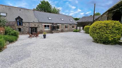 Gîte pour 6 personnes, avec jardin et vue à Caurel