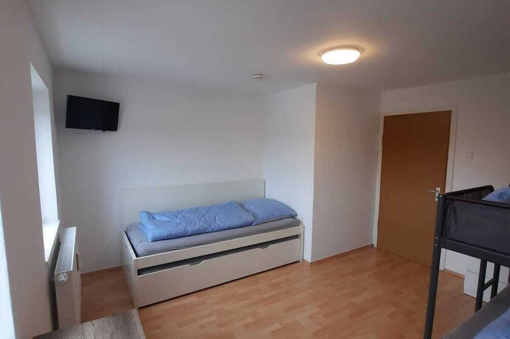 Ganze Wohnung, Neu renovierte Ferienwohnung (75 qm) für bis zu 7 Personen mit kostenfreiem Wlan  in Legoland Deutschland, Günzburg