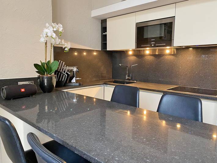 Gîte pour 4 personnes, avec piscine et balcon, adapté aux familles dans Plage de la Peguiere - 4