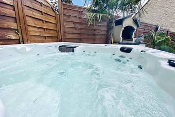 Gîte pour 2 personnes, avec jardin ainsi que terrasse et jacuzzi dans Roissy-en-Brie