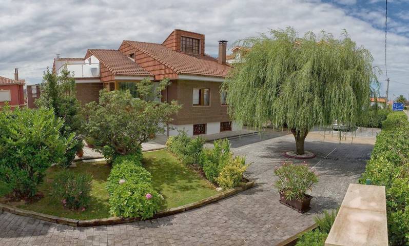 Hotel para 3 personas, con terraza además de vistas y jardín en Besaya - 2