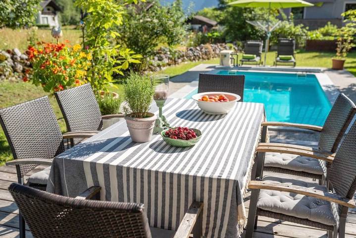 Location de vacances pour 2 personnes, avec jardin et vue ainsi que terrasse et piscine à Hallstatt - 3