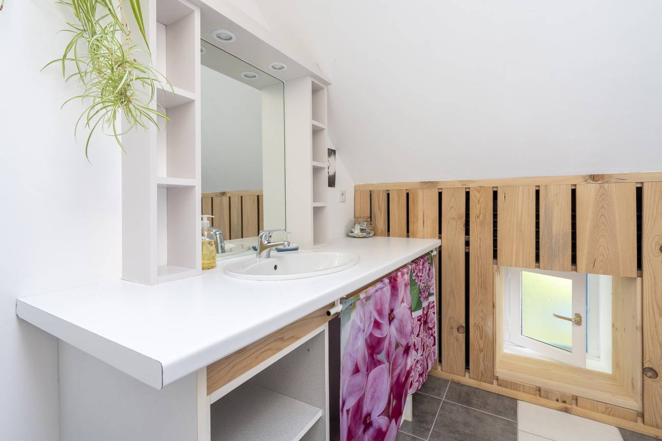 Chambres d'hôtes Les Ateliers - Eden in Le Mesnil-en-Vallée, Région de Cholet