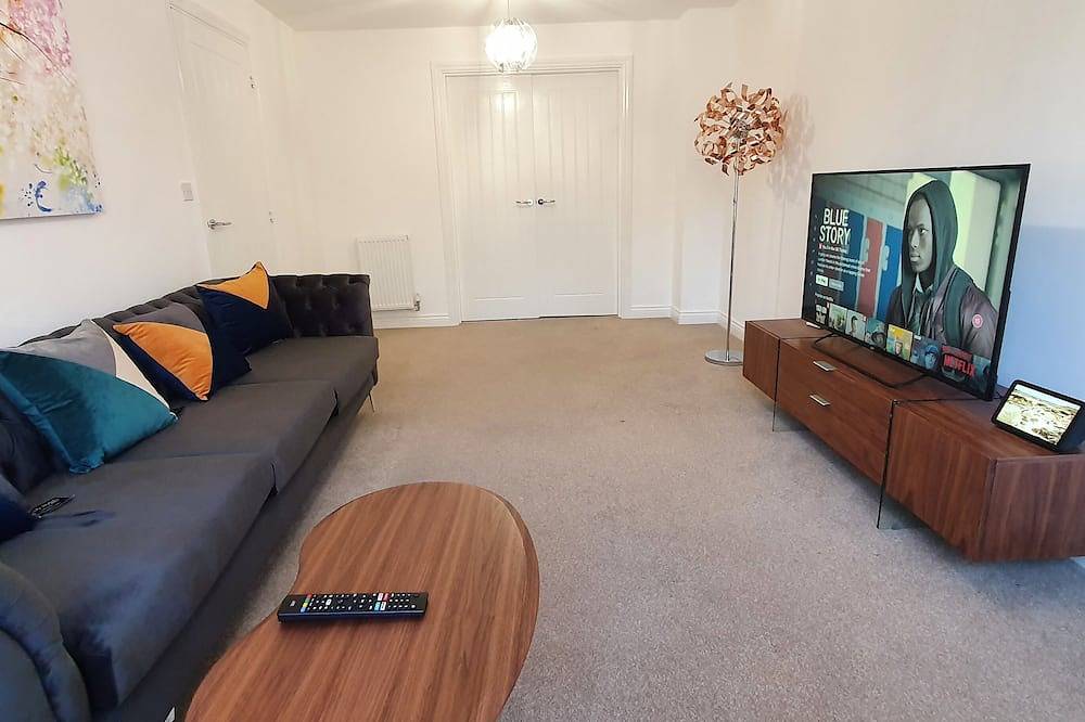 Spacious Modern 4 Bedroom Detached House On A Quiet Estate in Dartford, Kent