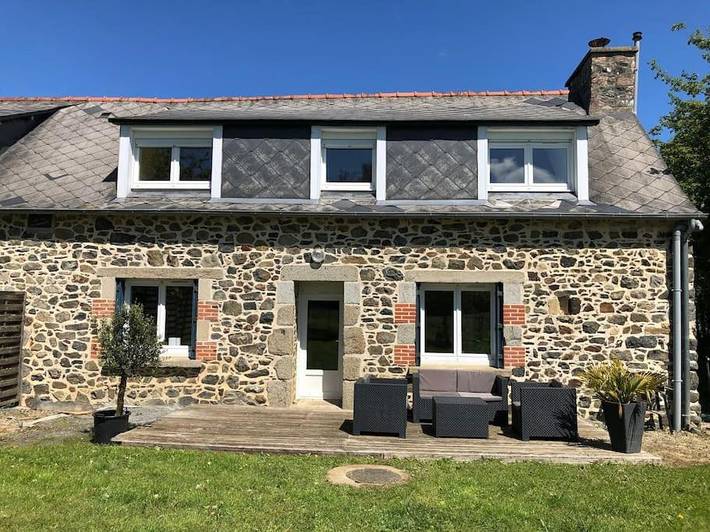 Location de vacances pour 5 personnes, avec vue ainsi que terrasse et jardin à Pléguien