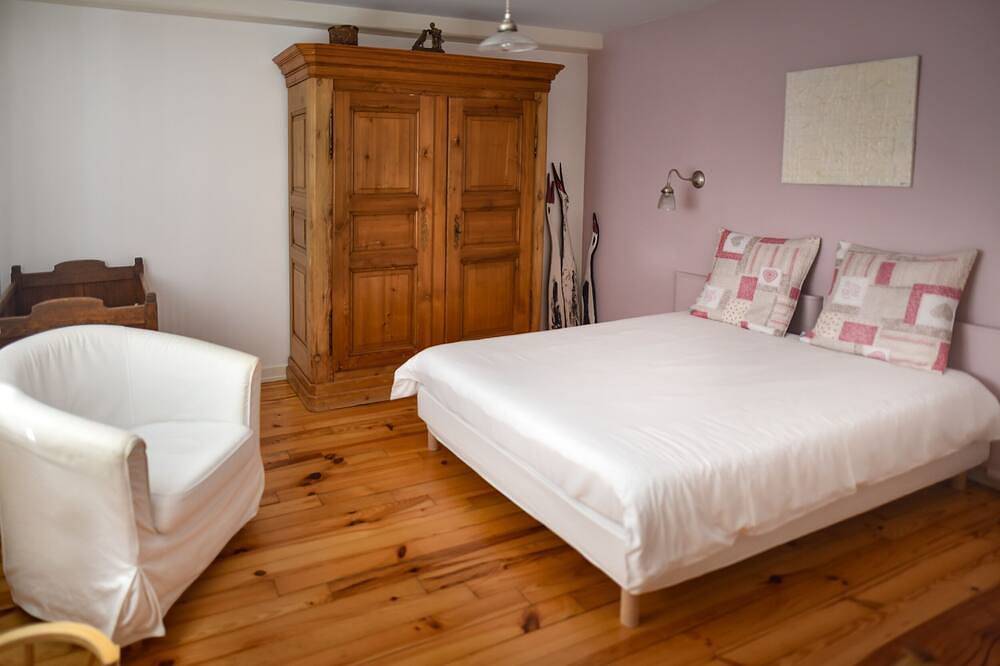 Cosy and quiet gîte with a paved courtyard planted with flowers, 5 minutes from the center. in Ribeauvillé, Parc naturel régional des Ballons des Vosges