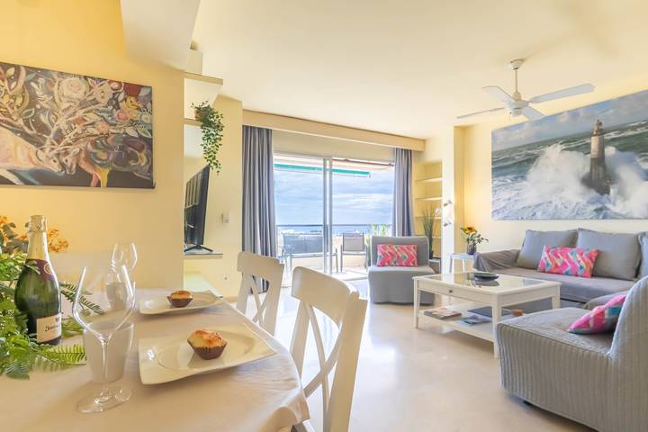 Vakantieappartement voor 6 personen, with uitzicht op zee and terras as well as zwembad, kindvriendelijk in Marbella