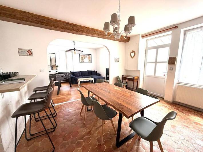 Location de vacances pour 6 personnes, avec jardin à Demigny