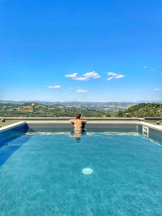 Hotel per 4 persone, con Terrazza e Giardino nonché Piscina e Panorama a Perugia