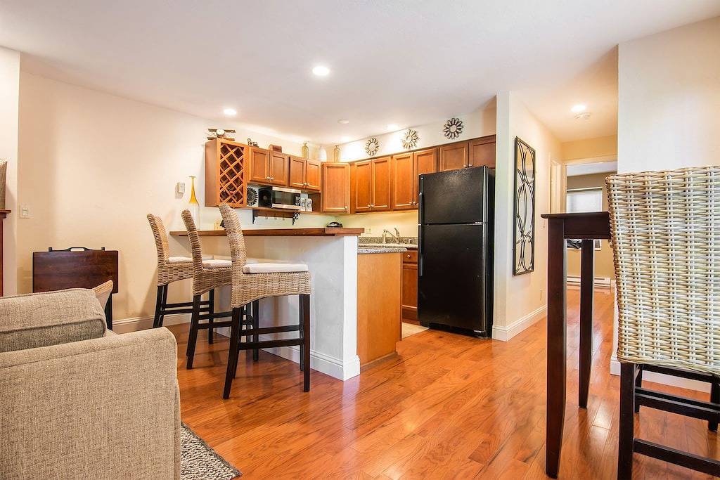 Ganze Wohnung, Schritte zum kostenlosen Shuttle 1 Bett, 1 Bad Condo mit Creek und Mountain Slope View in Vail Ski Resort, Vail